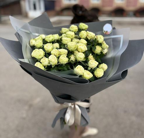 Букет Белые кустовые розы Солинеро в Полтавской