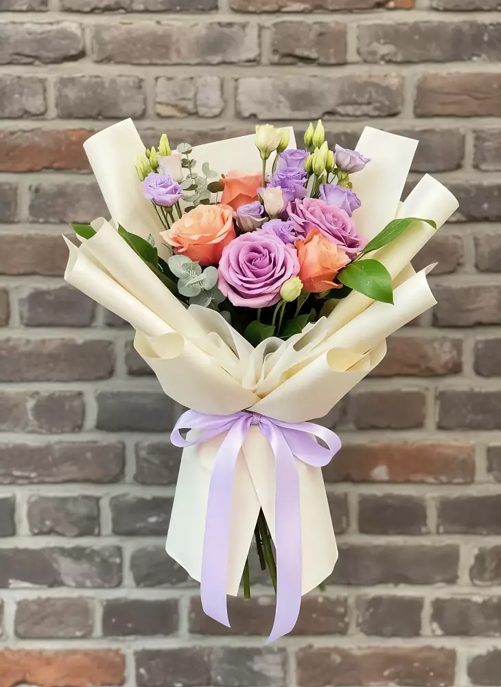 Букет цветов из: Лизиантусы и Розы в Полтавской