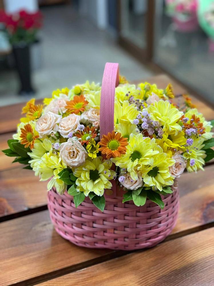 Цветочная композиция из Хризантемы и Розы в корзине в Полтавской