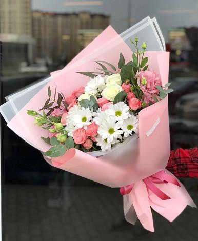 Букет цветов из: Розы, Лизиантусы и Хризантемы в Полтавской