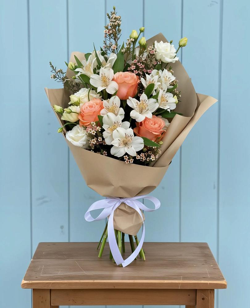 Букет цветов из: Альстромерии, Лизиантусы, Розы и Хризантемы в Полтавской